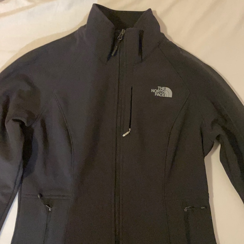 THE NORTH FACE BLACK JACKET